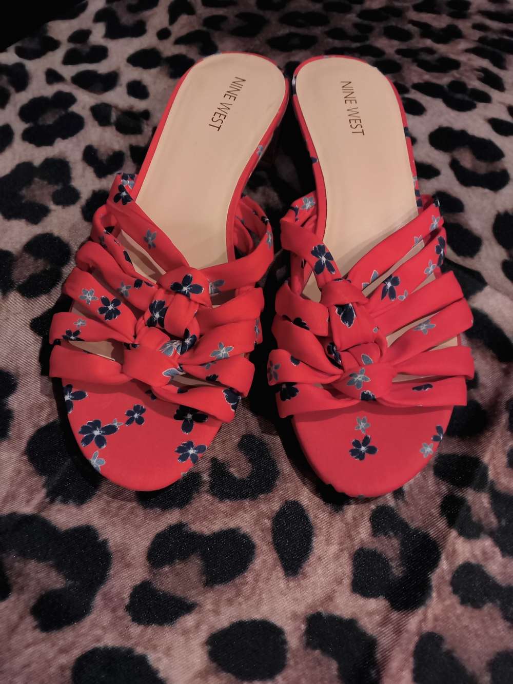 Nine West Red Floral Knot Slide Sandals NWOB - Picture 3 of 4